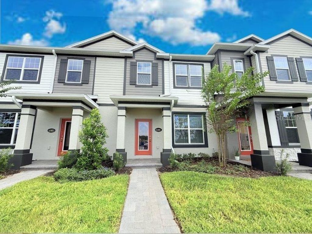 Photo of 1395 Mount Royal Drive, Saint Cloud, FL 34771 (MLS # S5137018)