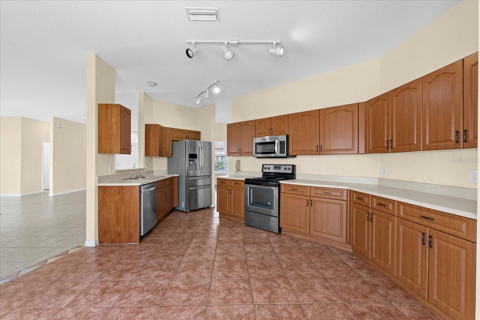 MARITIME ESTATES SUB - Residential Lease