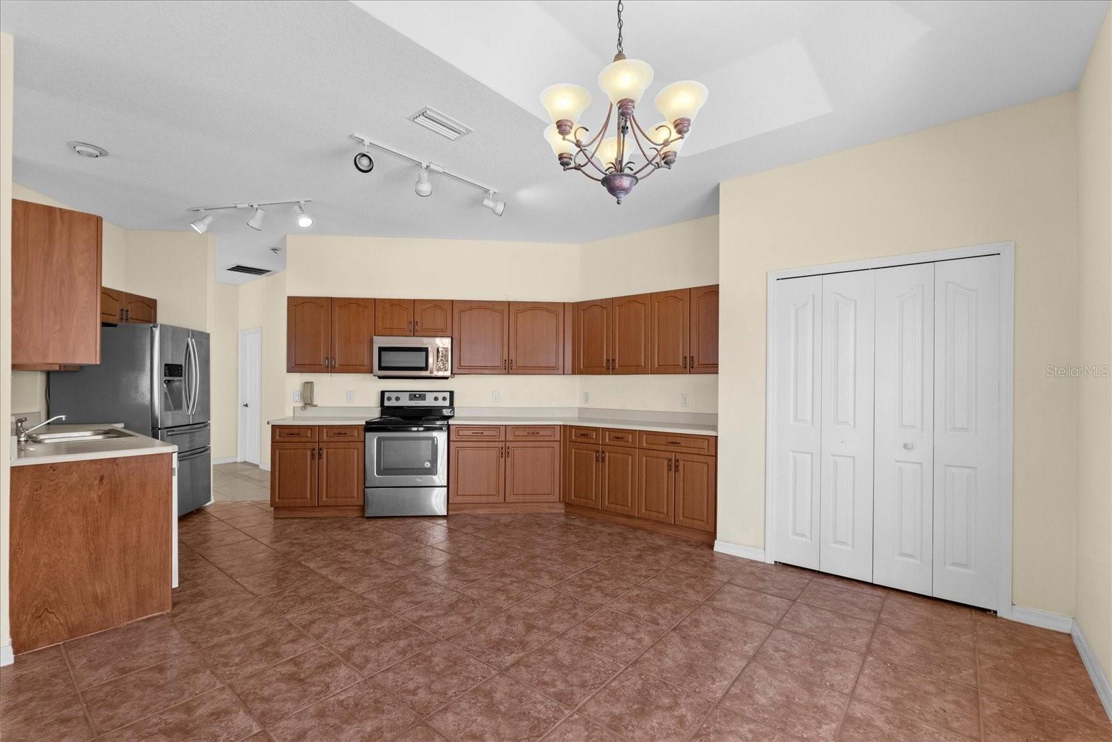 MARITIME ESTATES SUB - Residential Lease