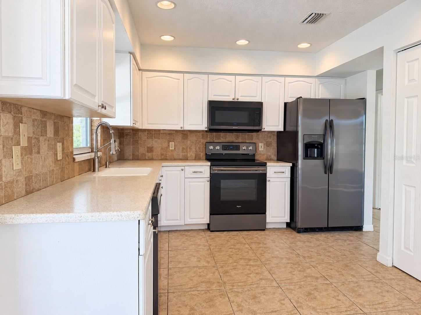 1092 S HARTSDALE STREET, NORTH PORT, FL, 34287 4 1092 S HARTSDALE STREET
