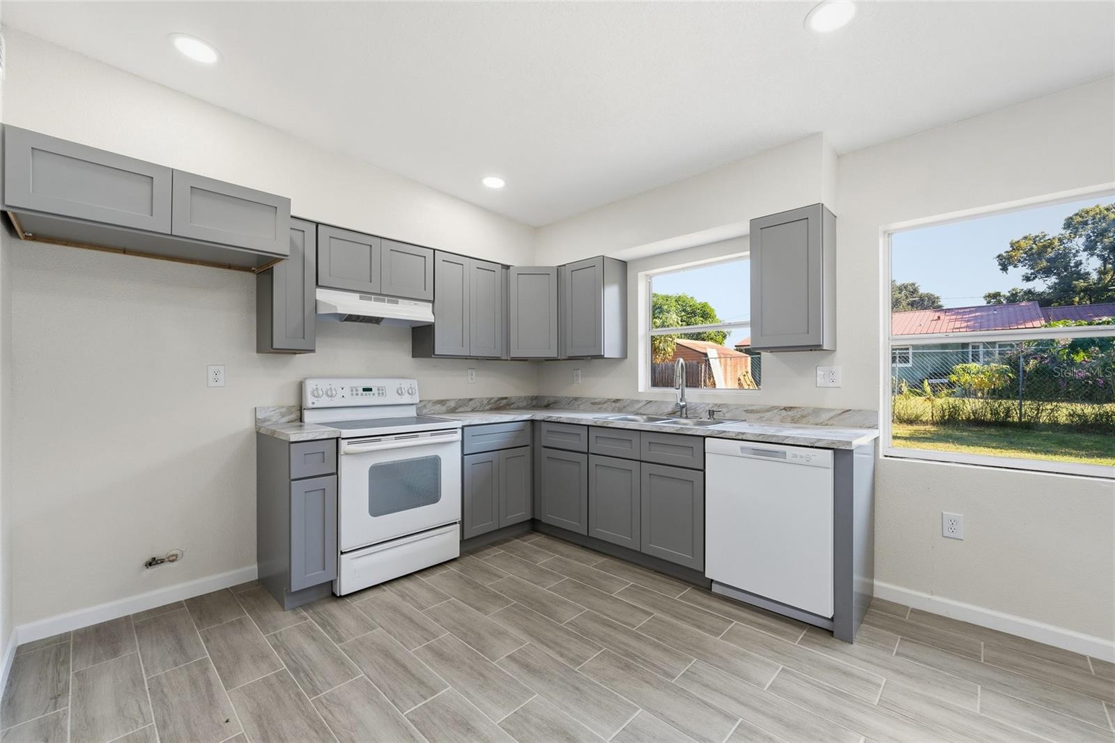 CAREFREE COVE - Residential