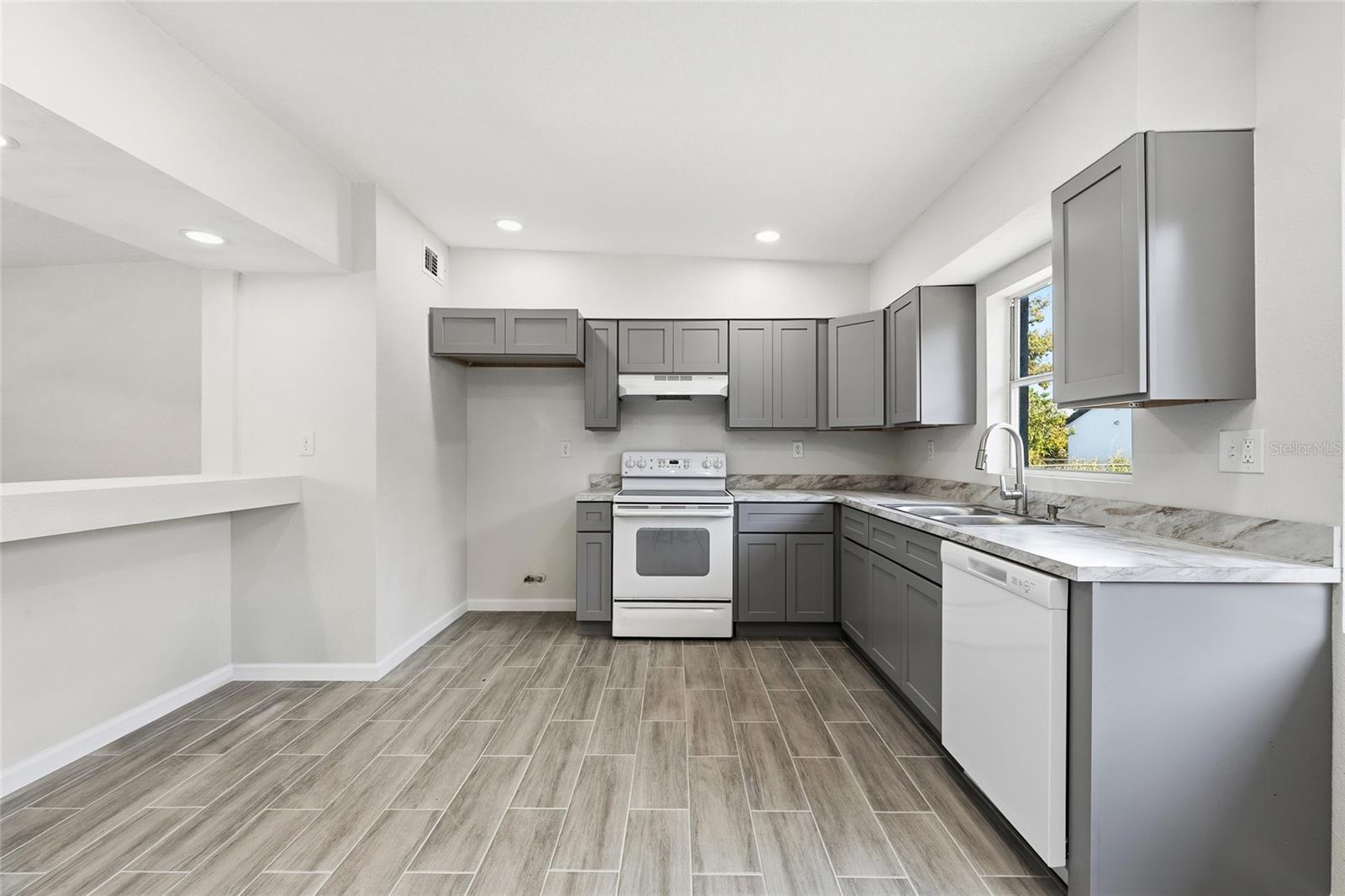 CAREFREE COVE - Residential