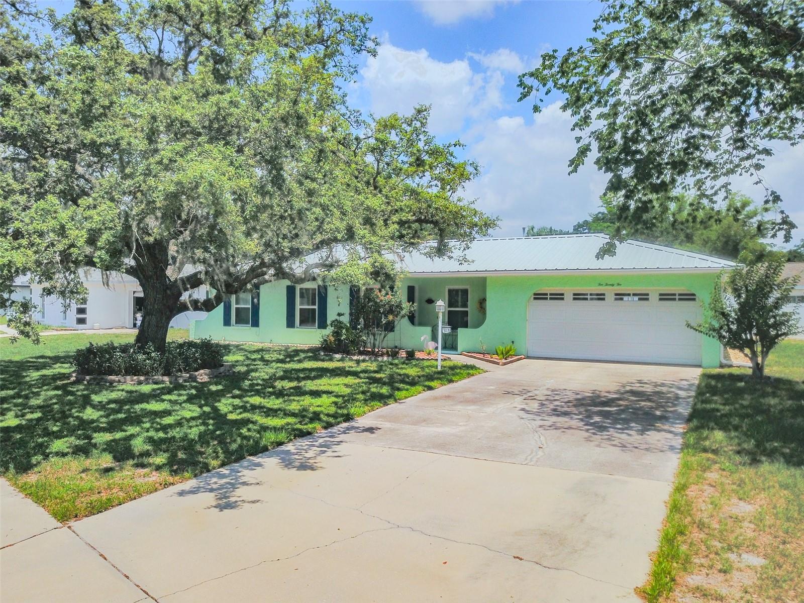 1022 GREENBRIAR DRIVE