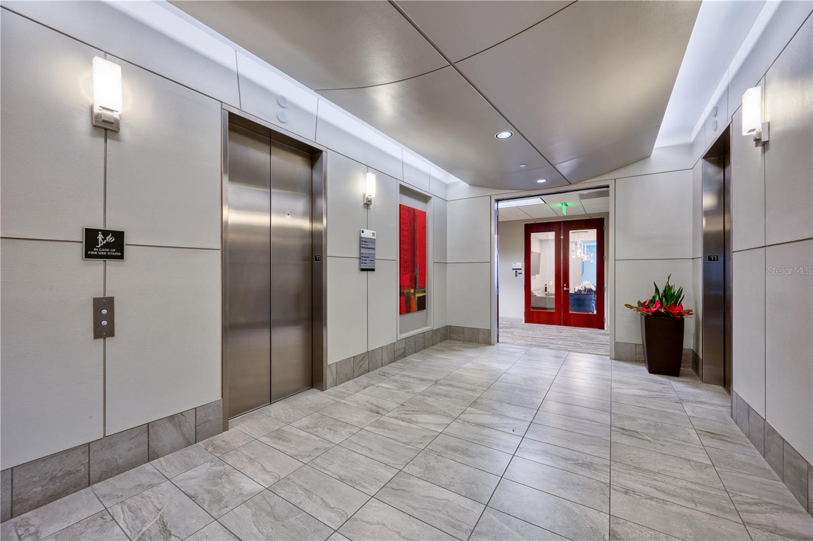 SUN BANK CENTER - Commercial Lease