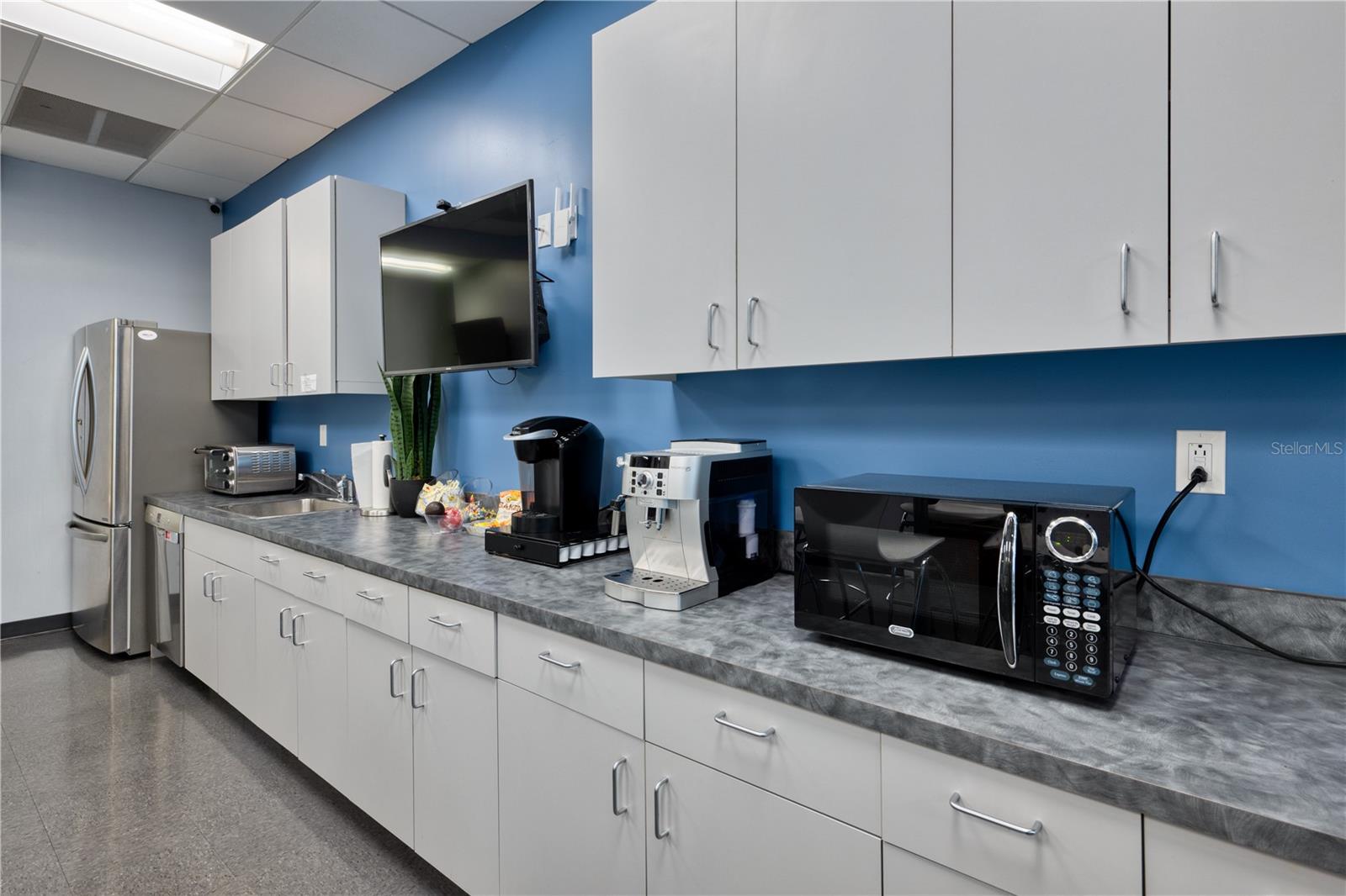 SUN BANK CENTER - Commercial Lease