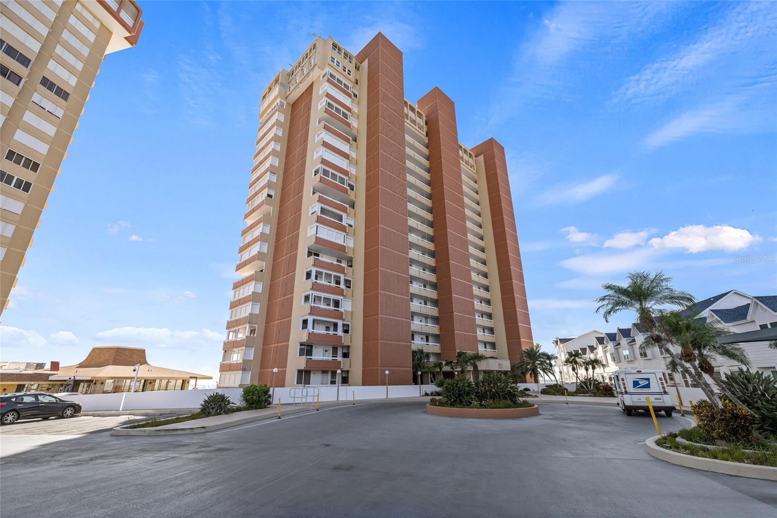 REDINGTON TOWERS 3 CONDO - Residential