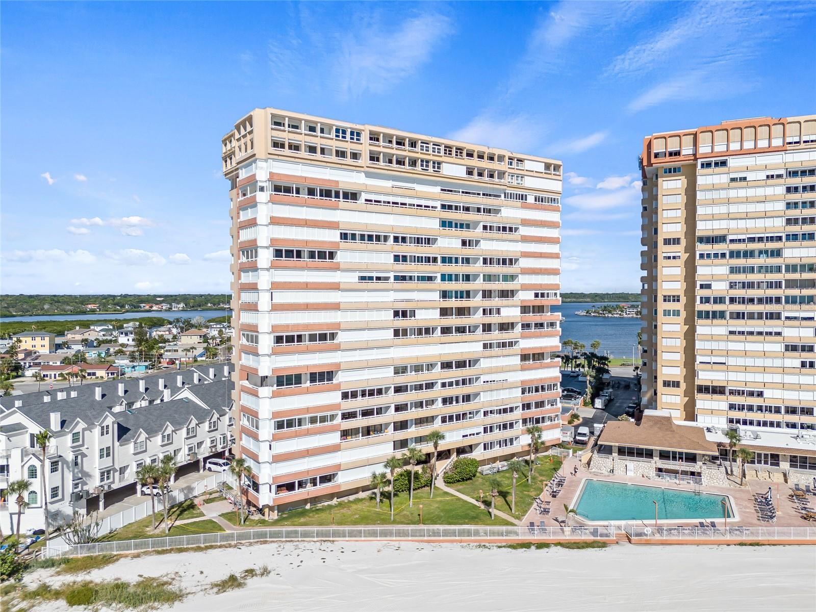 REDINGTON TOWERS 3 CONDO - Residential