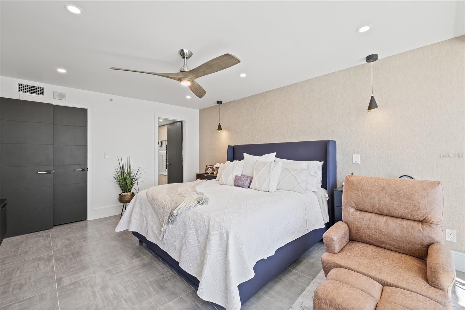 REDINGTON TOWERS 3 CONDO - Residential
