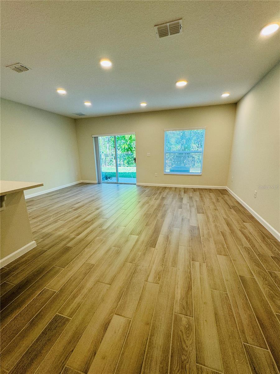 TOWNS AT TUSKAWILLA COMMONS - Residential Lease