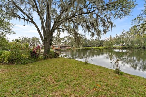 A home in LAKELAND