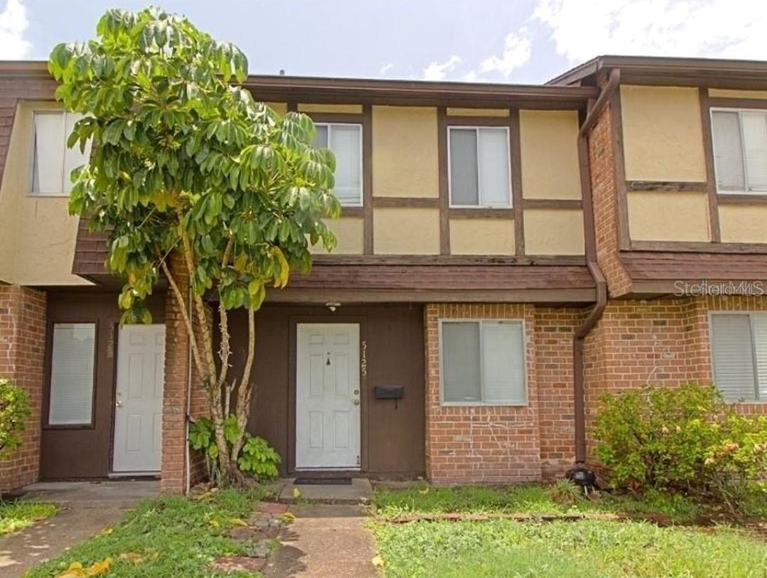 Nice room Located, just five minutes from the Millenia Mall and twenty minutes from Disney, the airport, Hunters Creek, and other major attractions. The price includes water and electricity