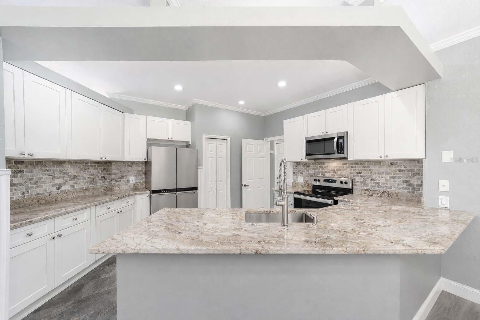 RAINBOW SPGS CNTRY CLUB ESTATE - Residential