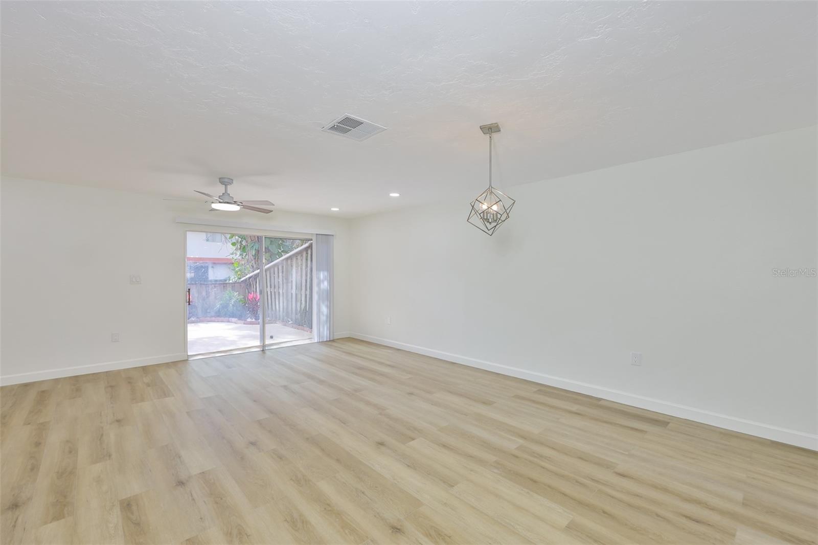 WHISPER WOOD TWNHMS CONDO - Residential Lease