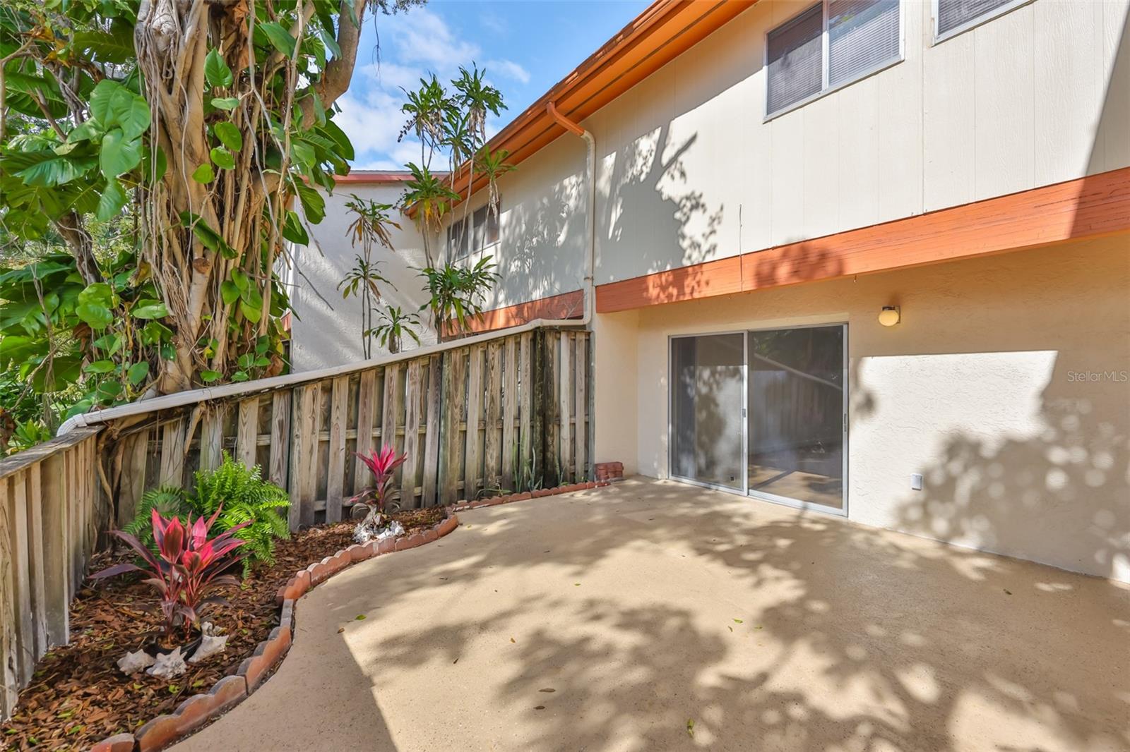 WHISPER WOOD TWNHMS CONDO - Residential Lease