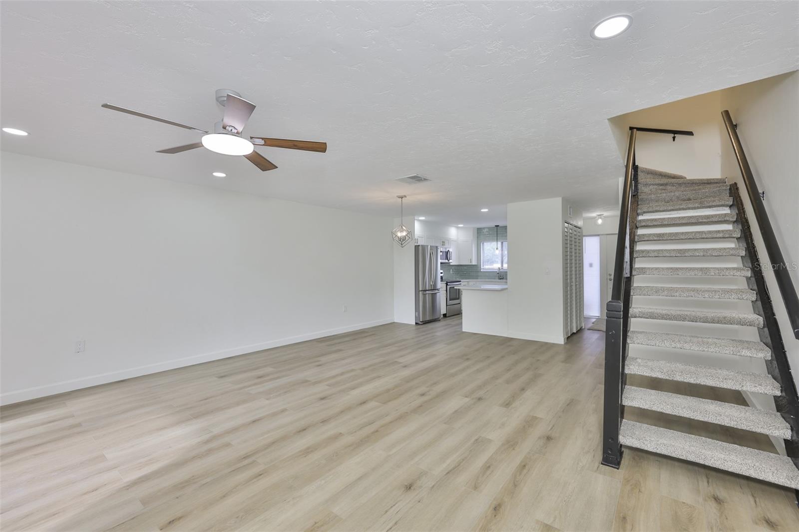 WHISPER WOOD TWNHMS CONDO - Residential Lease