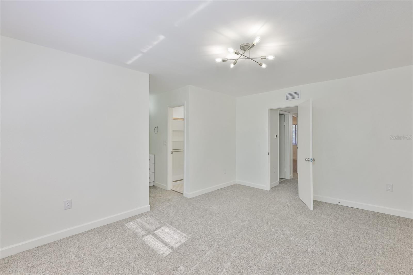 WHISPER WOOD TWNHMS CONDO - Residential Lease