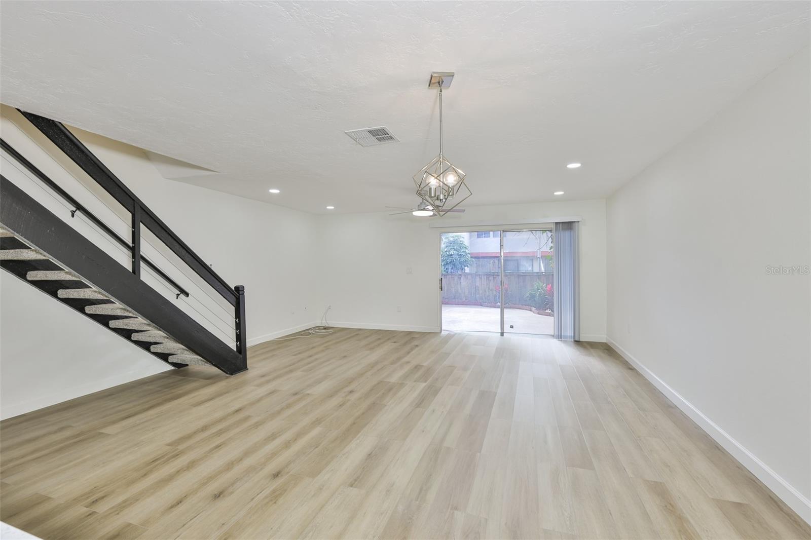 WHISPER WOOD TWNHMS CONDO - Residential Lease