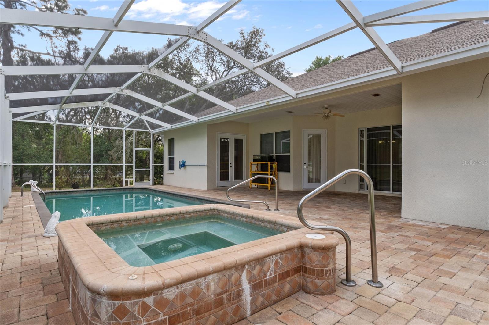 LEISURE HILLS - Residential