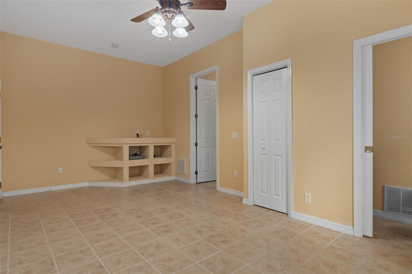 LEISURE HILLS - Residential