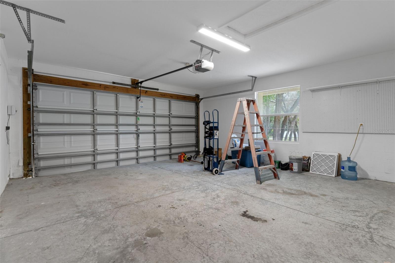 LEISURE HILLS - Residential