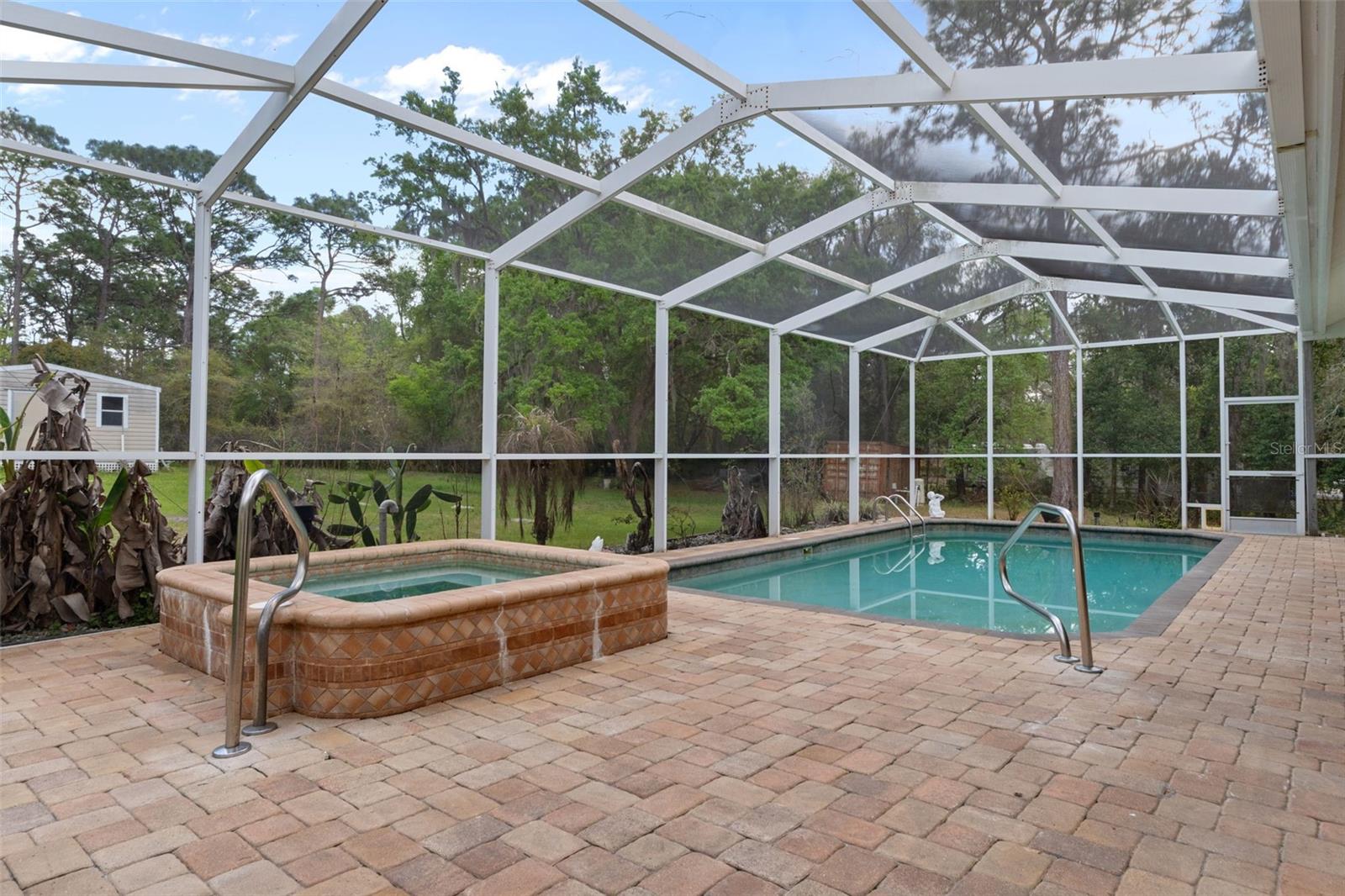 LEISURE HILLS - Residential