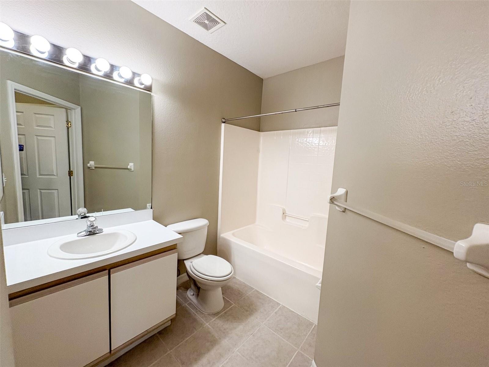 VILLAGES OF BLOOMINGDALE CONDO - Residential Lease