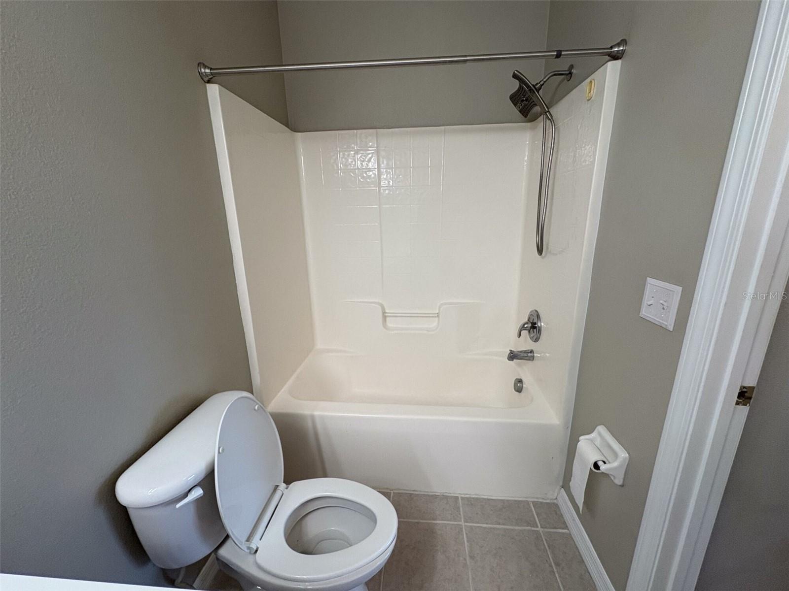 VILLAGES OF BLOOMINGDALE CONDO - Residential Lease