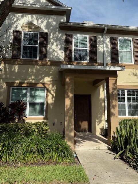 Villa/ Condo at Lakeside Windermere, 3 bedrooms and 2.5 bathrooms, No garage, 2 cars allowed, 1 parking space reserved, 1 more parking allowed but not reserved, Kitchen with granite counter tops, 42" cabinets, tile on 1st floor and New carpet on the second floor, new paint. Community with Resort Style pool, fitness center, playground, beach volleyball and valet trash pick up included. Tenant need HOA approval and need to do a orientation after approval, walking distance to supermarket, restaurants and more.