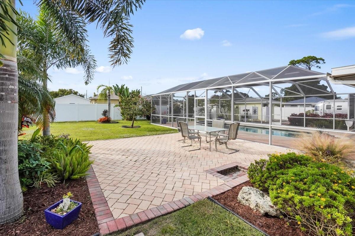 LAUREL VILLA - Residential