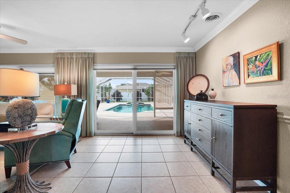 LAUREL VILLA - Residential