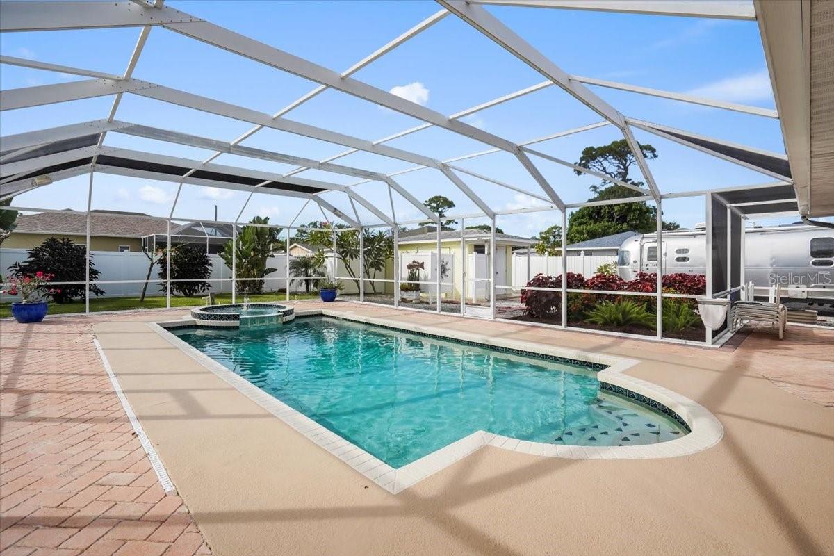 LAUREL VILLA - Residential