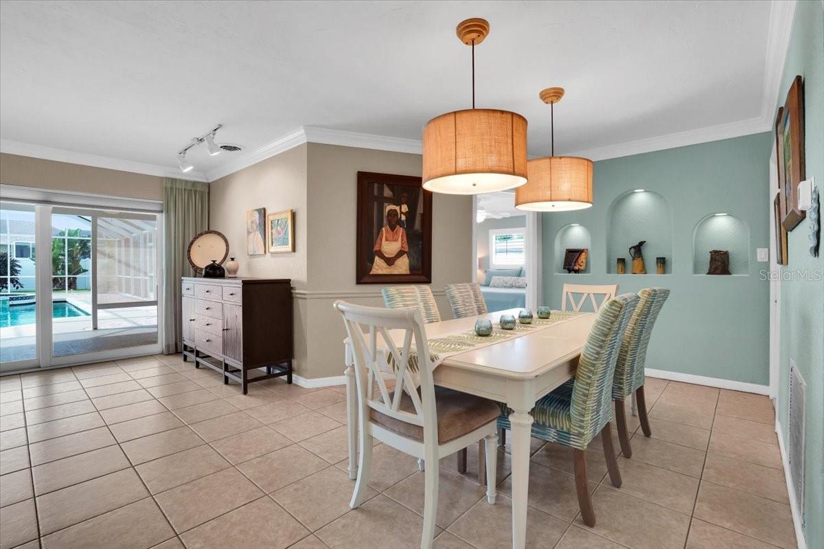 LAUREL VILLA - Residential