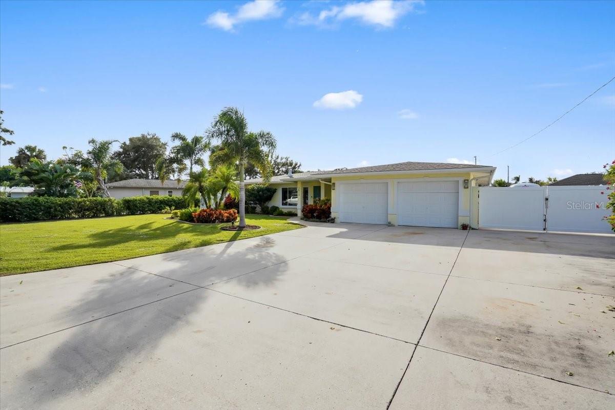 LAUREL VILLA - Residential