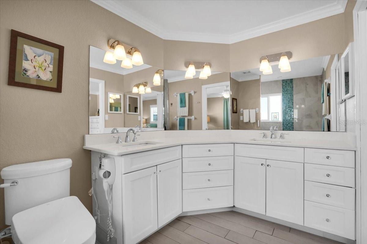 LAUREL VILLA - Residential