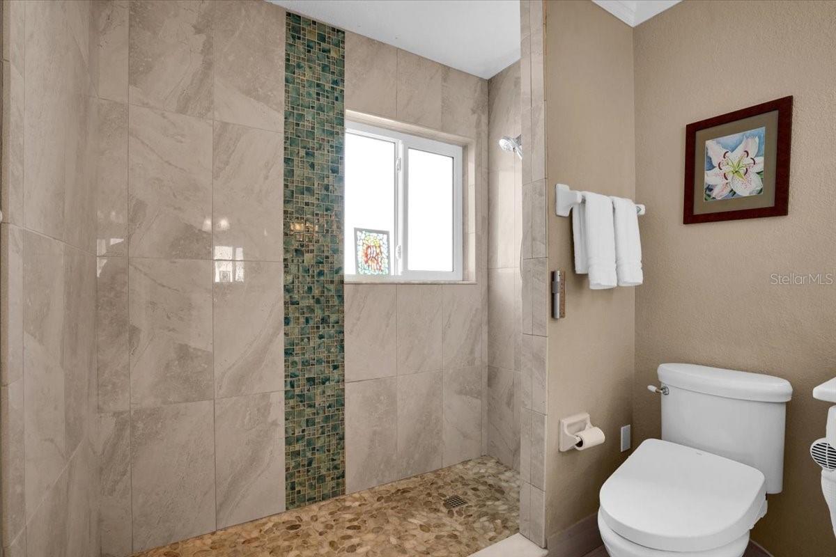 LAUREL VILLA - Residential