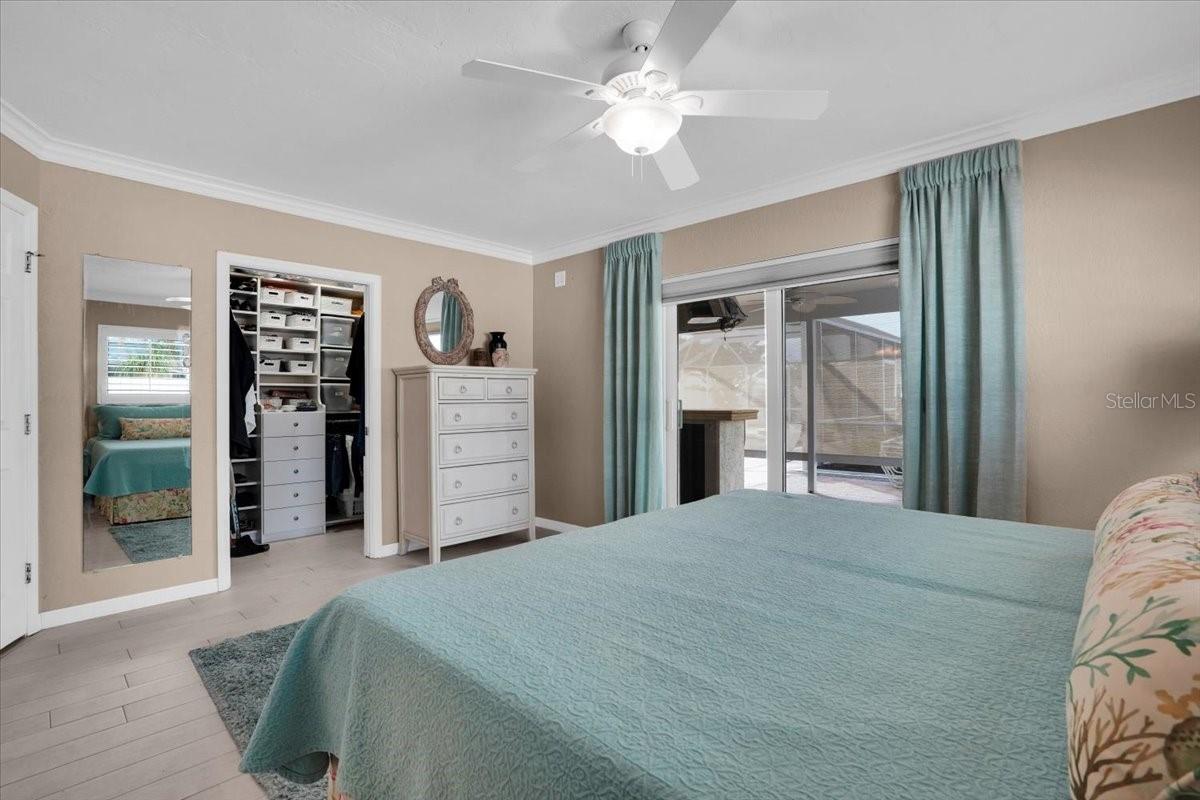 LAUREL VILLA - Residential