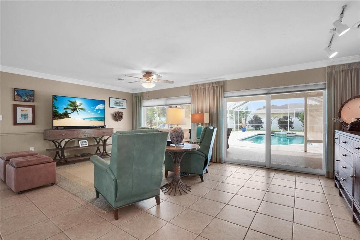 LAUREL VILLA - Residential