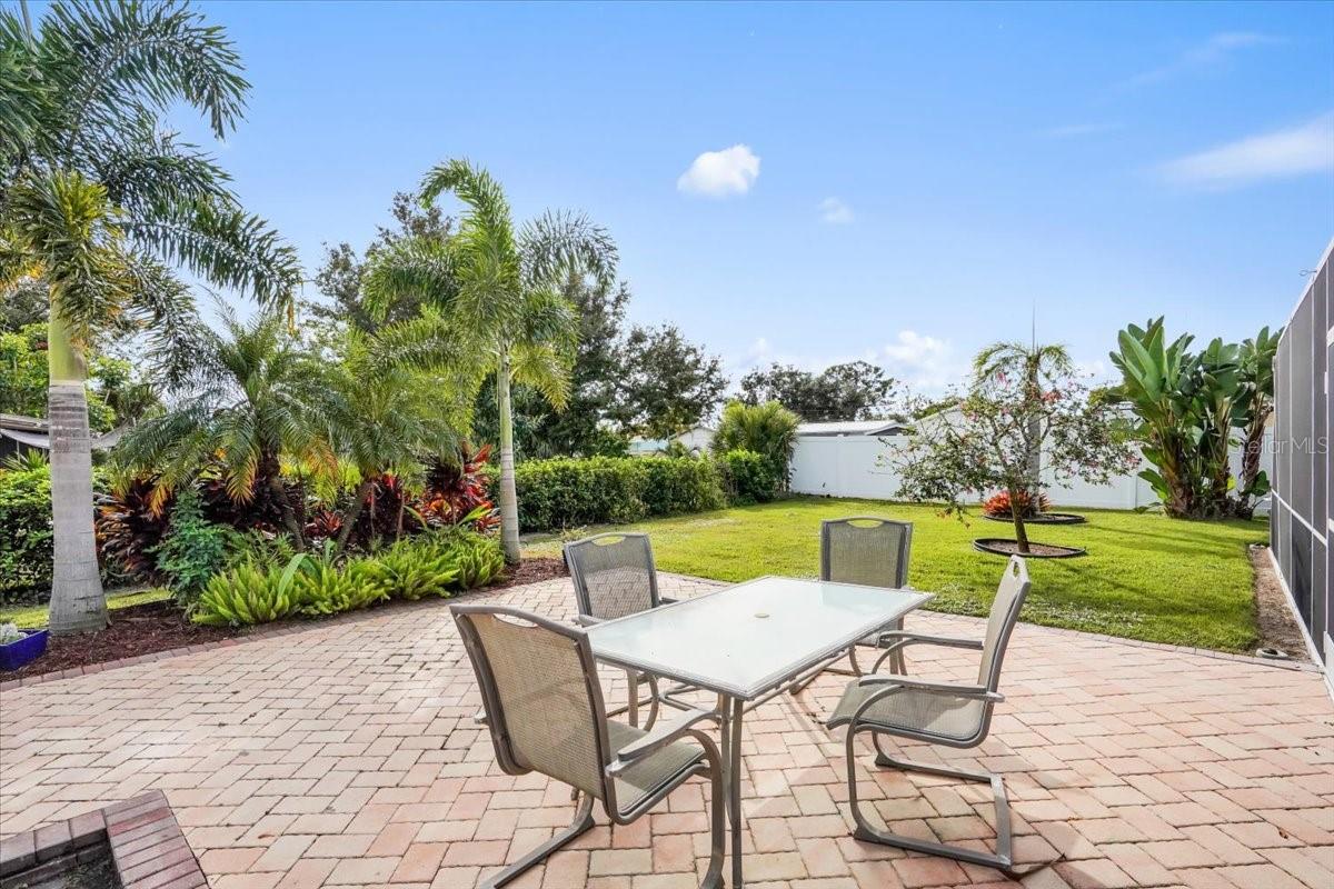 LAUREL VILLA - Residential