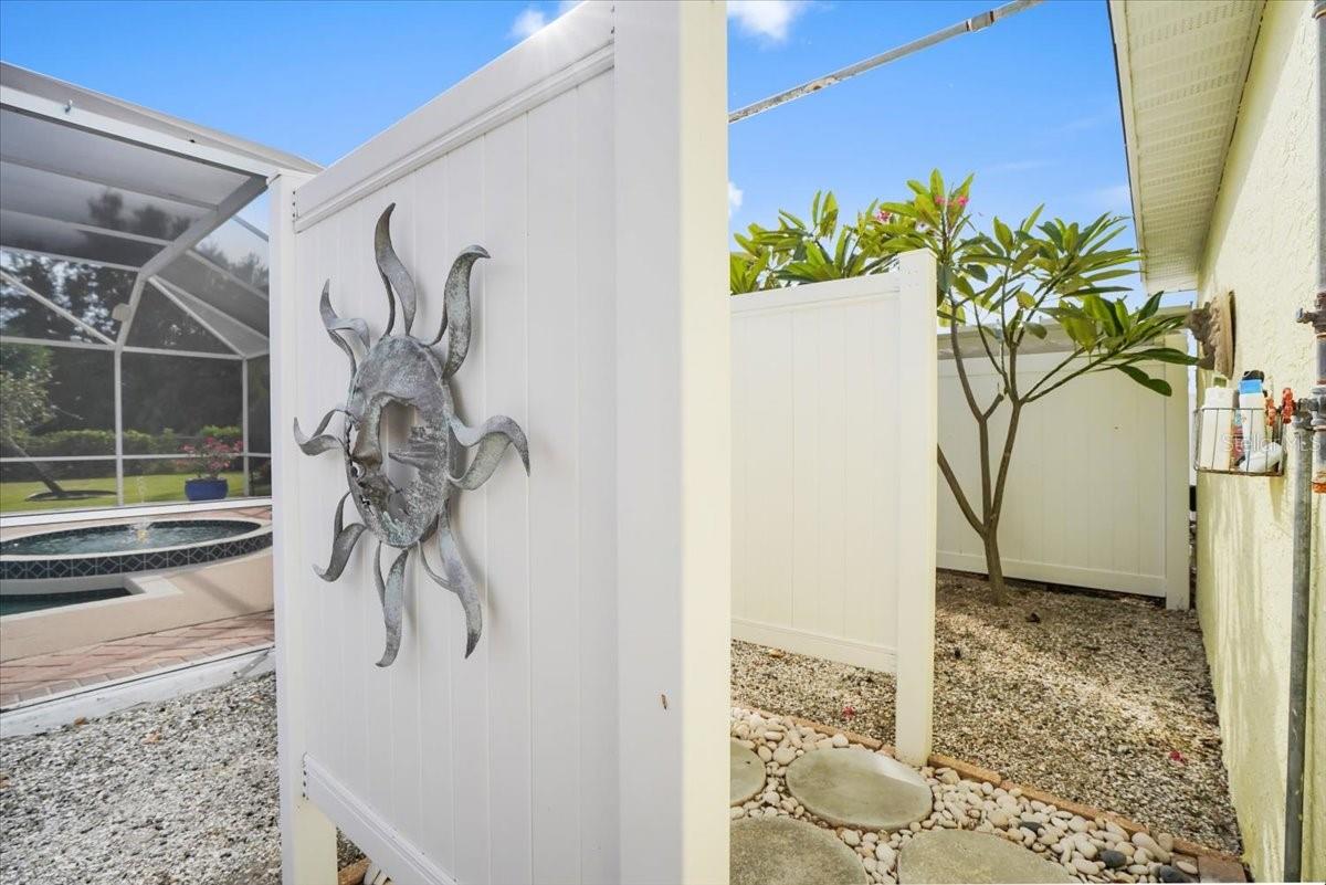 LAUREL VILLA - Residential