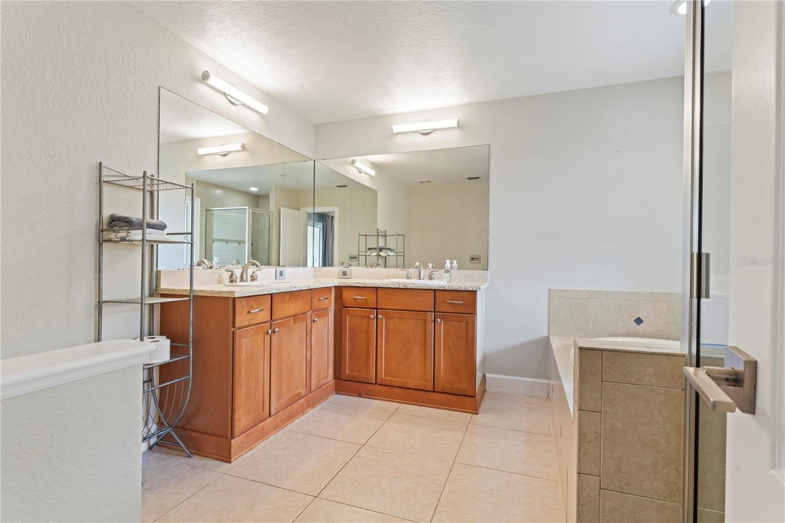 BEACH PARADISE LANDINGS CONDO - Residential
