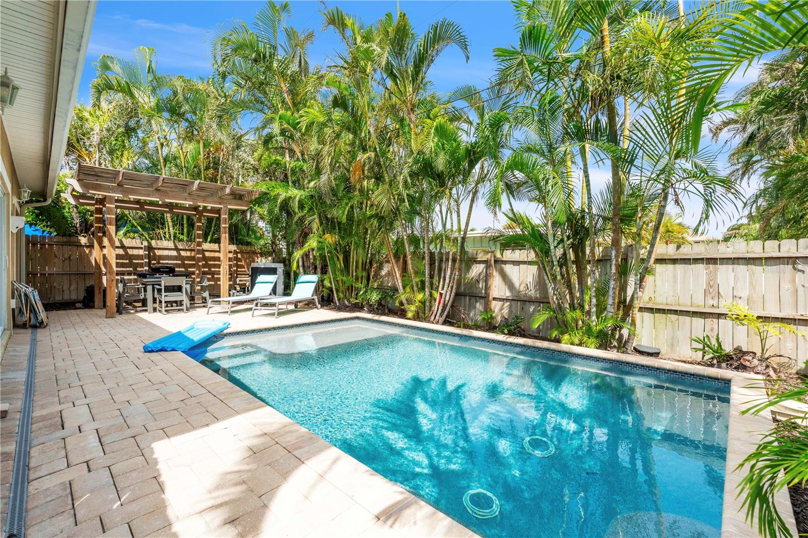 67TH COASTAL COTTAGES OR2448/1887 - Residential