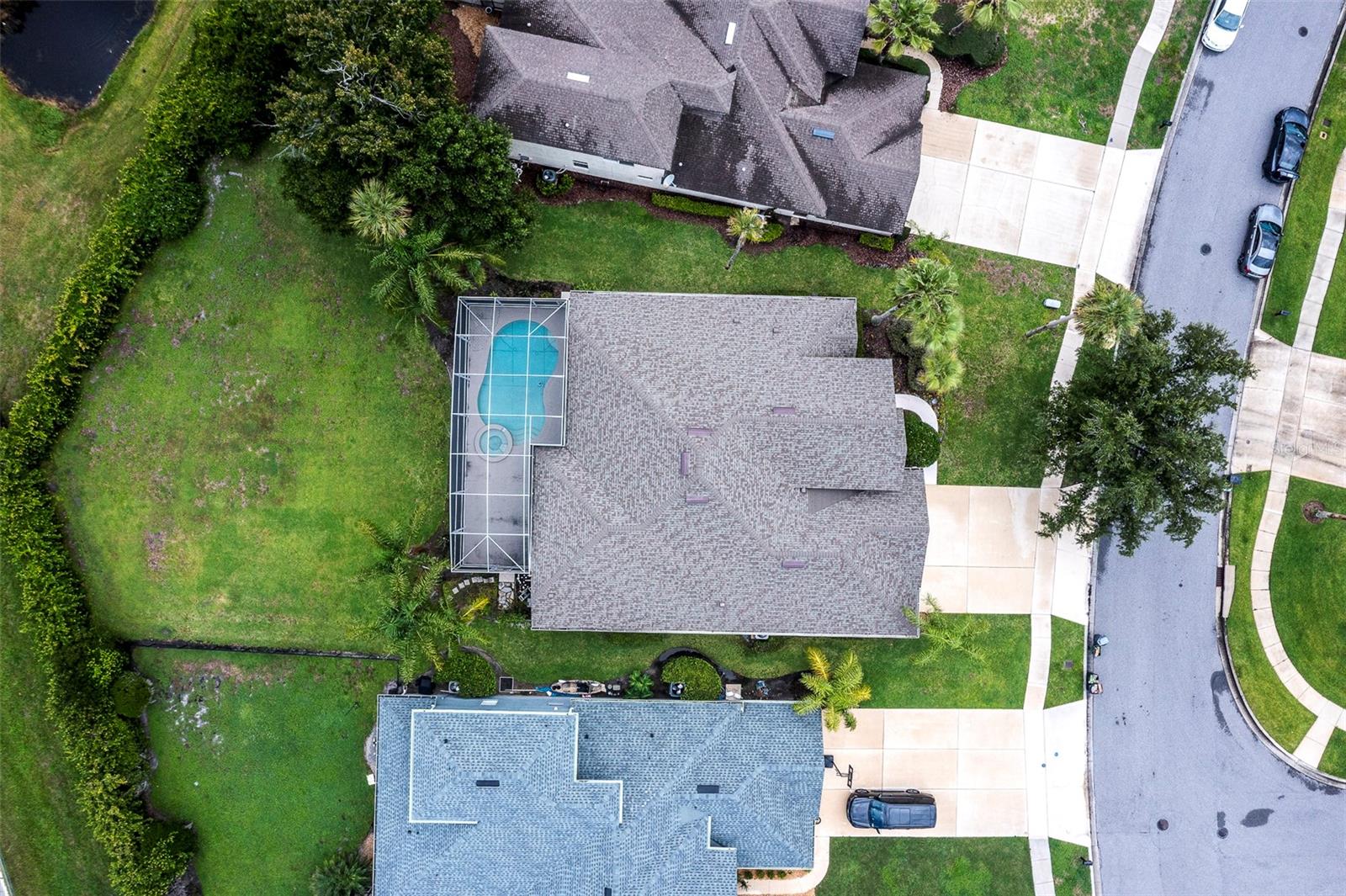 697 BROADOAK LOOP