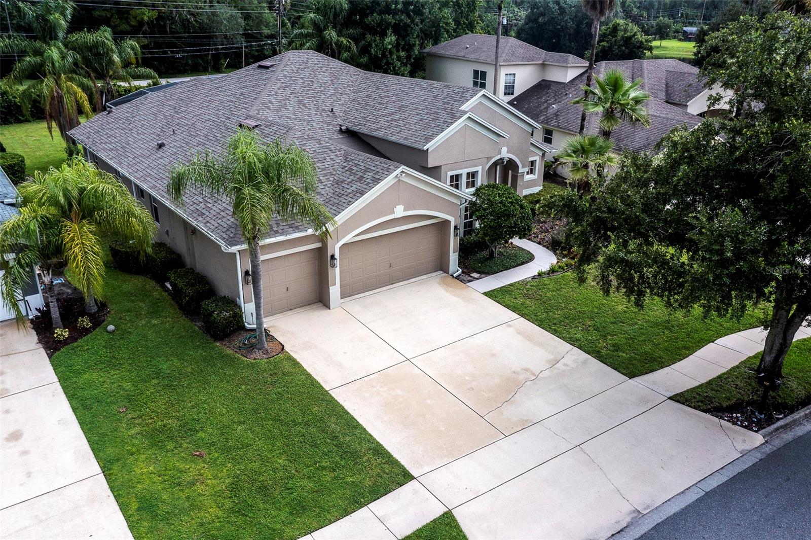 697 BROADOAK LOOP