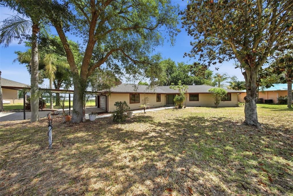 Photo of 410 S Ramona Avenue, Lake Alfred, FL 33850 (MLS # L4961294)