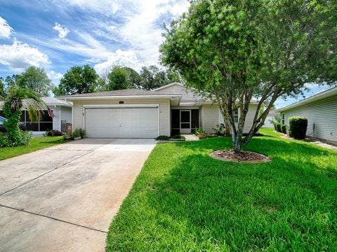 Photo of 419 Ranchwood Drive, Leesburg, FL 34748 (MLS # G5113354)