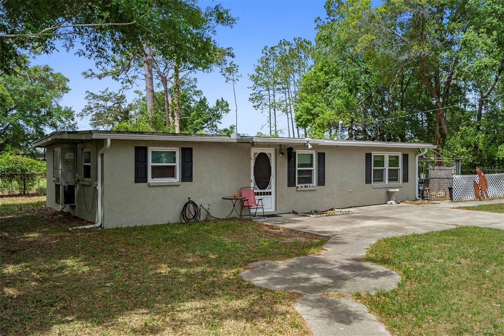 Photo of 6355 Crestview Drive, Brooksville, FL 34602 (MLS # TB8495550)