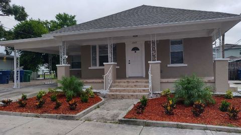 Photo of 2515 W Braddock Street, Tampa, FL 33607 (MLS # TB8420799)