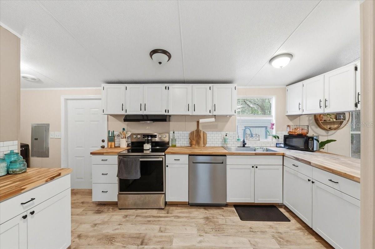 OAK HAMMOCK ESTATES - Residential