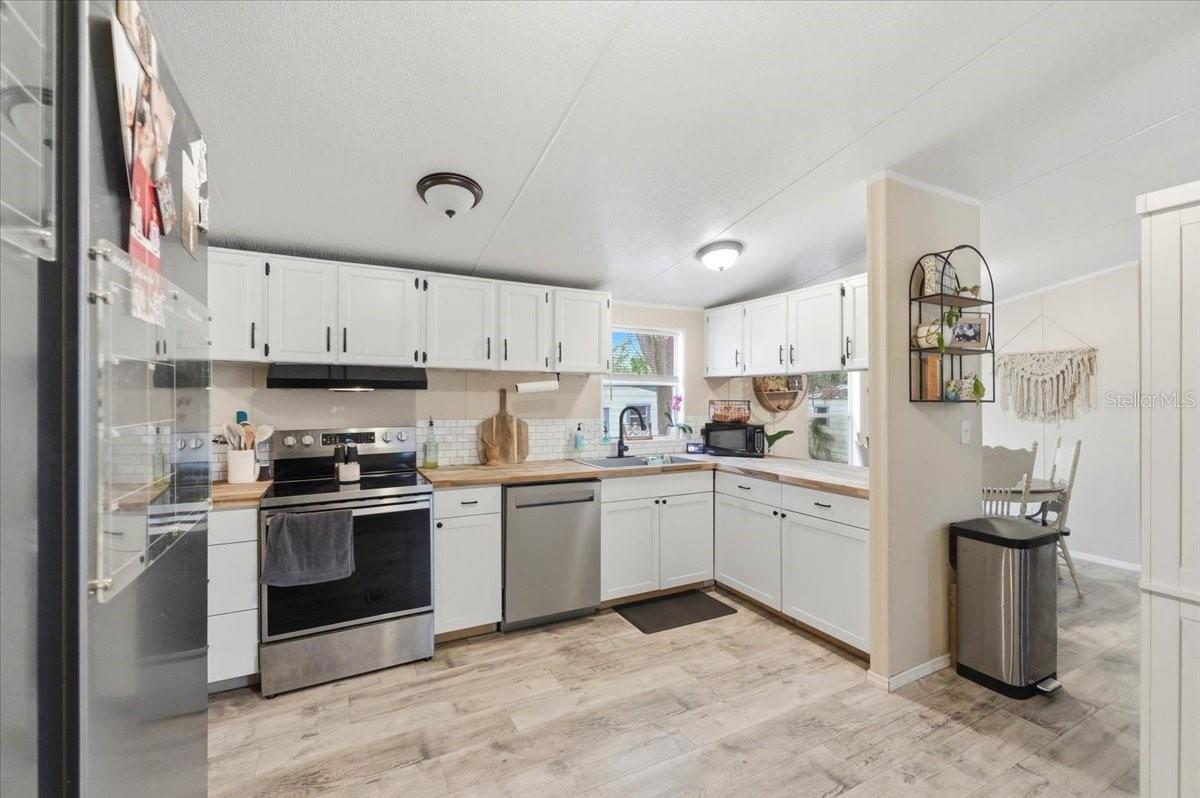 OAK HAMMOCK ESTATES - Residential