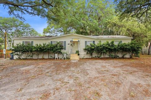 Photo of 4810 Myrtle View Drive N, Mulberry, FL 33860 (MLS # TB8494823)